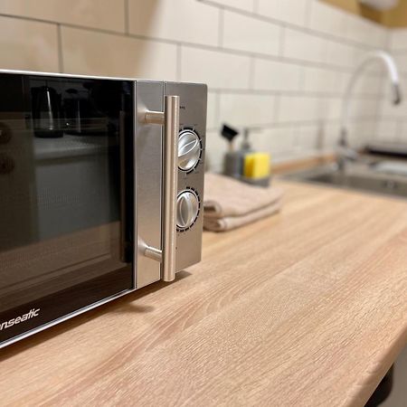 Terracotta Apartment - Zentral, Parken, Netflix, Kontaktloses Einchecken, Kingsize-Bett Wuppertal Esterno foto
