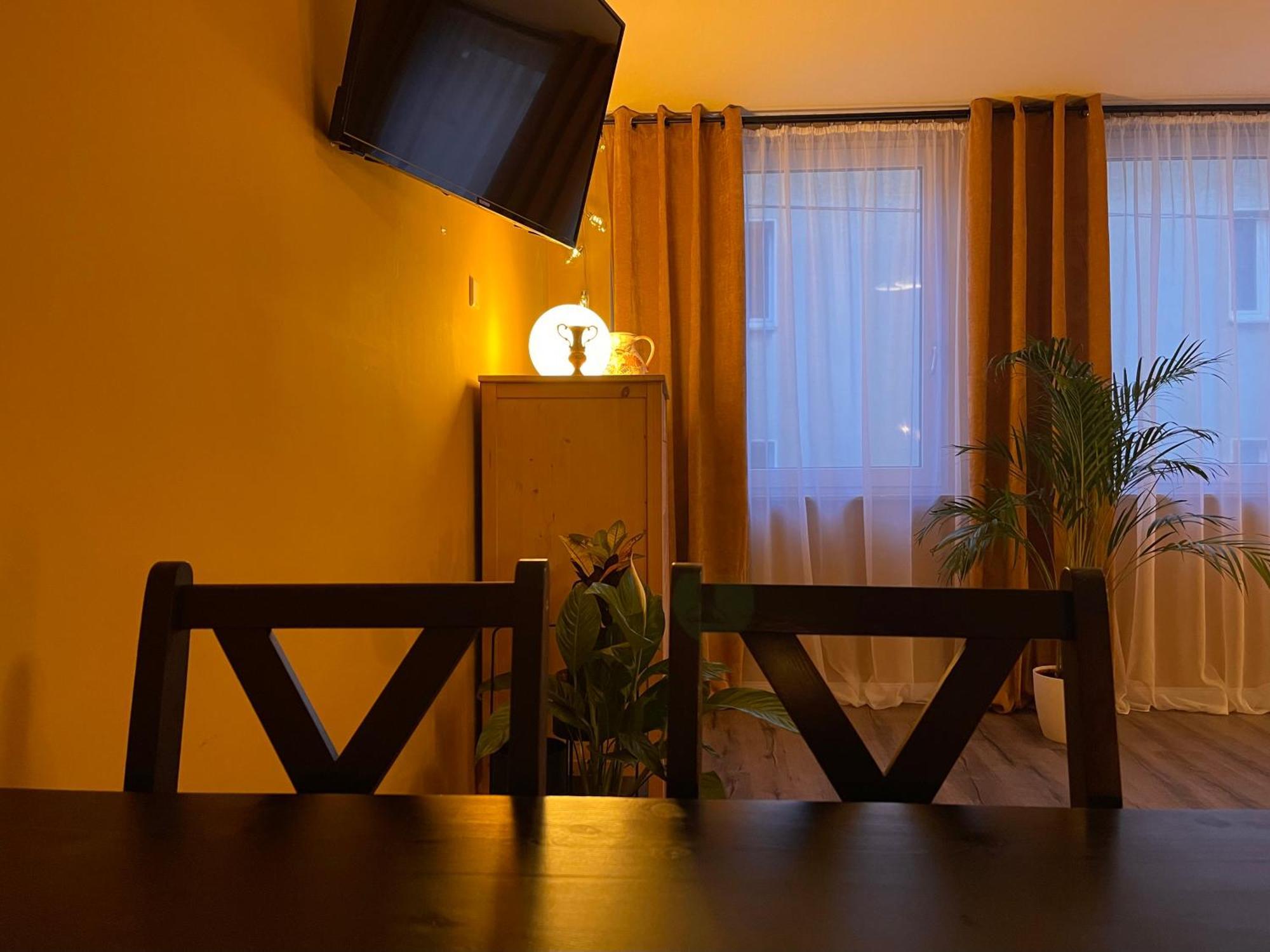 Terracotta Apartment - Zentral, Parken, Netflix, Kontaktloses Einchecken, Kingsize-Bett Wuppertal Esterno foto