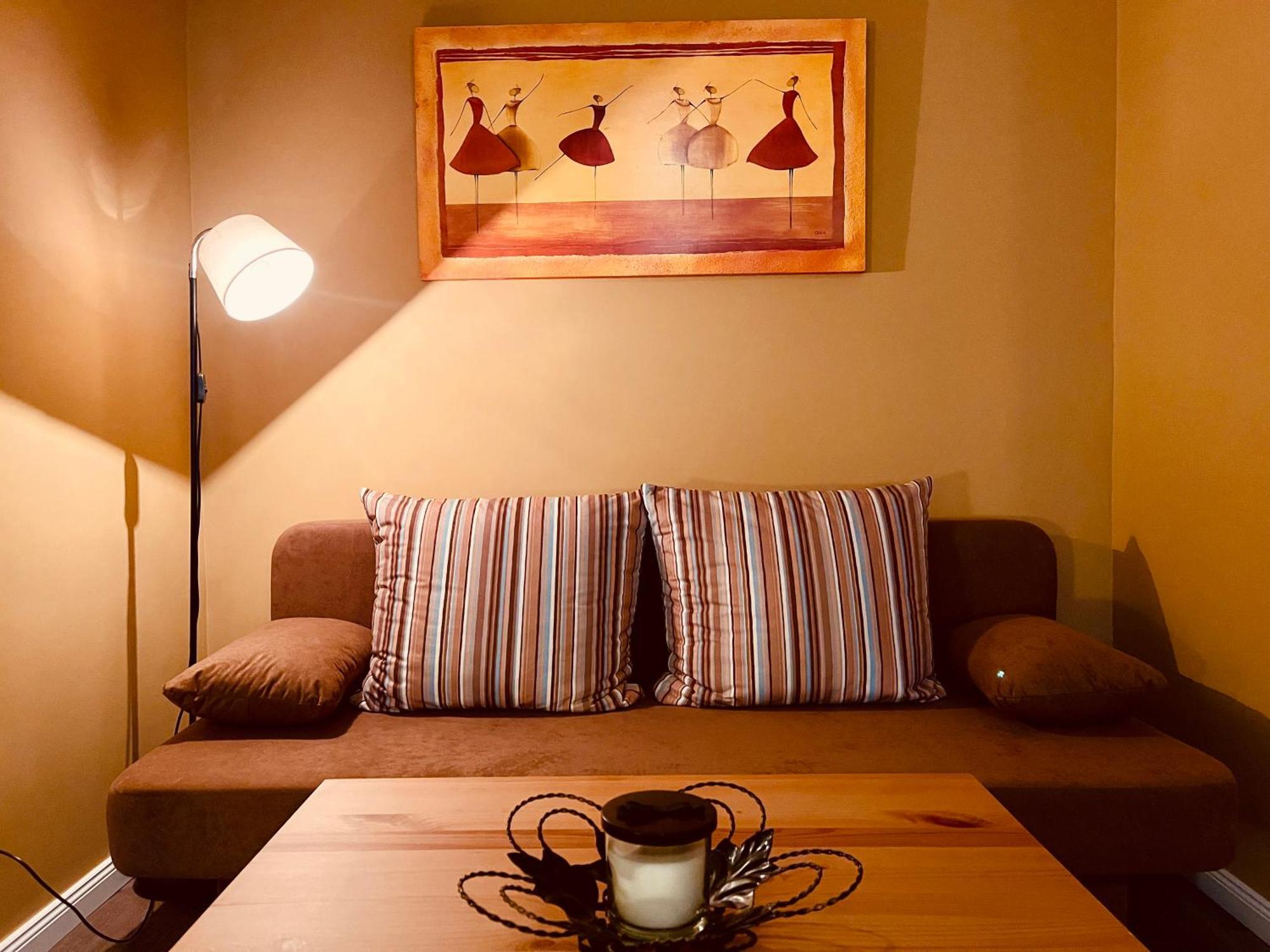 Terracotta Apartment - Zentral, Parken, Netflix, Kontaktloses Einchecken, Kingsize-Bett Wuppertal Esterno foto