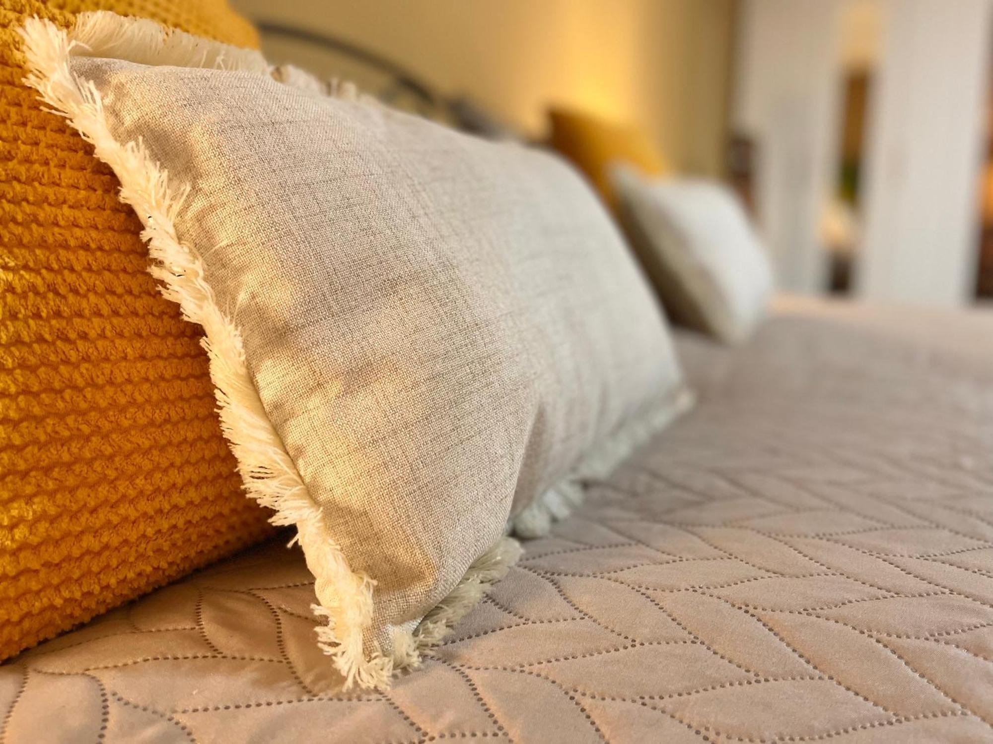 Terracotta Apartment - Zentral, Parken, Netflix, Kontaktloses Einchecken, Kingsize-Bett Wuppertal Esterno foto